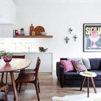 Una casa moderna con toques de color