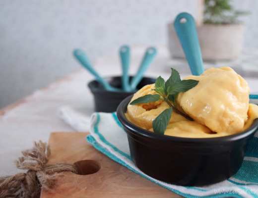 Soft mango ice cream recipe // Deliciosa nieve de mango con receta // casahaus.net