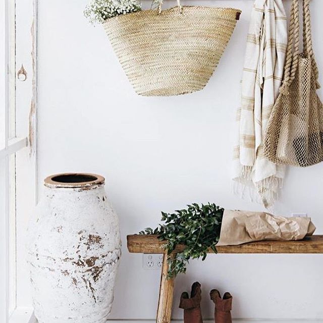 Cuando menos es más. ? ¡Hermoso jueves para todos! ?Styling impecable de @nataliewalton. ??⁠⠀.⁠⠀When less is more, happy Thursday!!! ? Impecable styling by @nataliewalton. ??⁠⠀