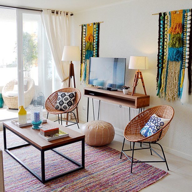 Hoy en el blog, un hermoso departamento boho-chic, lleno de buenas ideas para darle mucho estilo a los espacios pequeños. ? Inspiración pura, diseño de @blogdecorador ?? Todas las fotos en??www.casahaus.net??Sharing a gorgeous bohemian apartment in the blog today. Designed by @blogdecorador, it's filled with great ideas for small spaces, you don't want to miss it! (Link in profile) ?#interiordesign #homedecor #bohochic