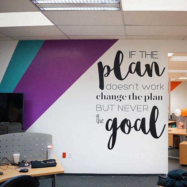 "Si el plan no funciona, cambia el plan pero nunca la meta" ?Una de mis frases favoritas en mi último proyecto, la transformación de unas oficinas usando sólo pintura y vinilos, y que puedes ver hoy en el blog!!! Todos los "antes y después" en ?casahaus.net? My favorite quote in my latest project, a corporate office #makeover using only paint and wall decals, and it's up on the blog, filled with lots of "before and after" photos!!!#casahausdesign #officedesign