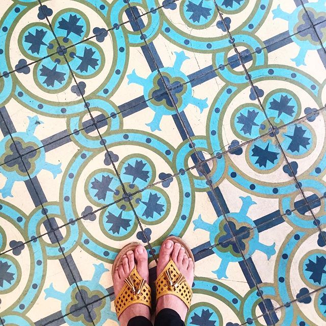 Pisos que me hacen suspirar! ???#ihavethisthingwithfloors #flooring #tile #mexicantile #cementtile #concretetile #fromwhereistand #mosaico #fromwhereistand