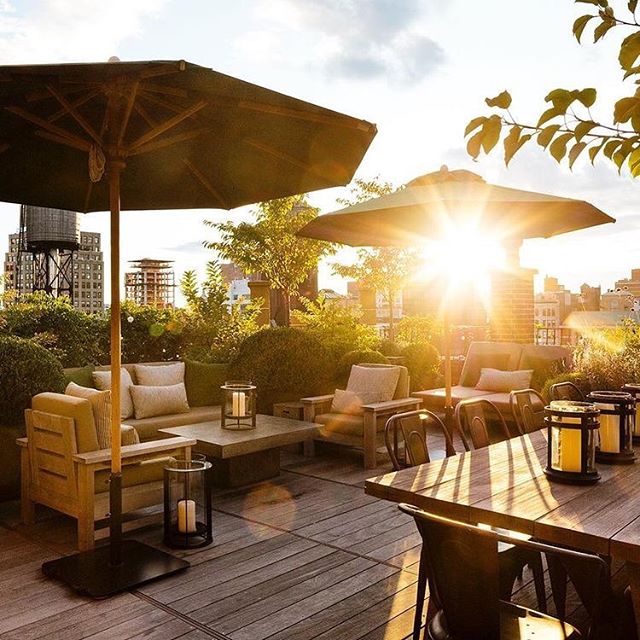Feliz fin de semana!!!! ? Soñando despierta con está hermosa terraza en pleno NY, diseñada por @harrisongreennyc... qué ganas de pasarlo ahí, no creen? ?? #quiénmásdiceyo ??Happy weekend, everyone! ? Daydreaming of this gorgeous rooftop terrace in NYC, designed by @harrisongreennyc... Wouldn't it be amazing if we could all spend it here? Love everything about it!!! ??