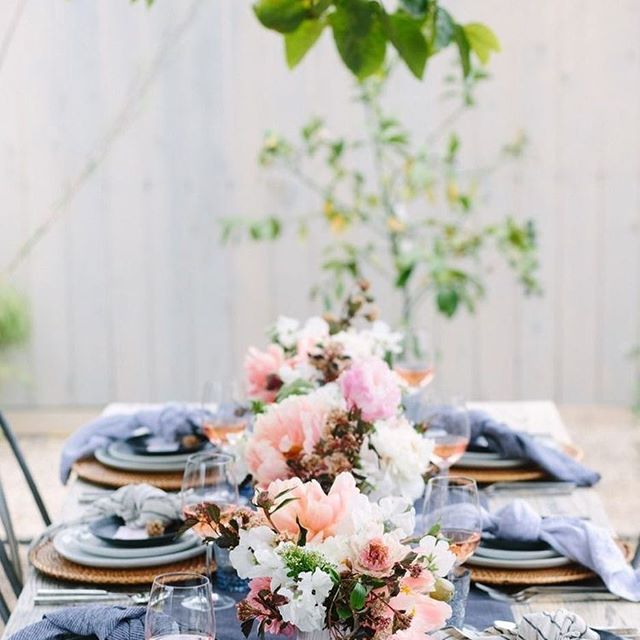 Día de descansar y disfrutar en familia... si tan solo todos los días fueran domingo! ? ¡feliz día!!! ? Hermosa mesa y ? @100_layercakeHappy Sunday!!! ? Hoping you are relaxing and enjoying friends and family today!!! ? @100_layercake