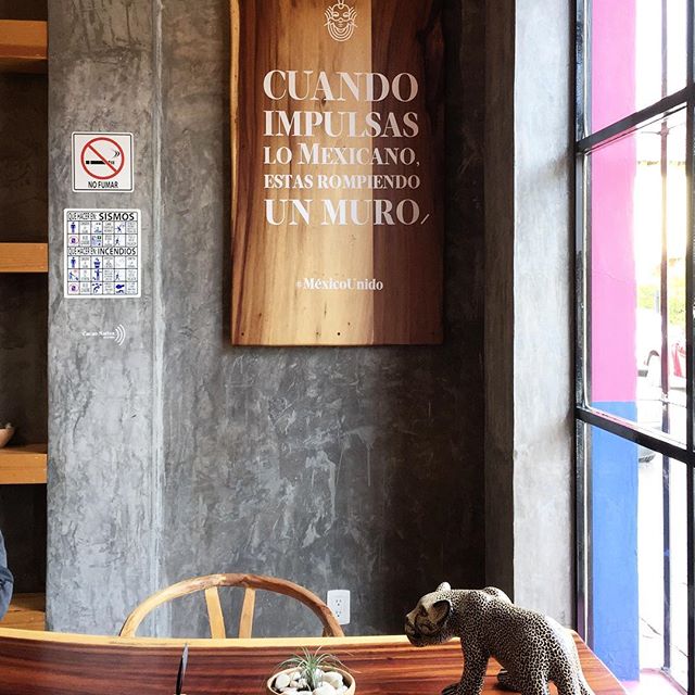 ¡Feliz lunes!!! ? #rompamosmuros"When you support Mexican things, you're breaking a wall" ? Happy Monday!  #letsbreakthem