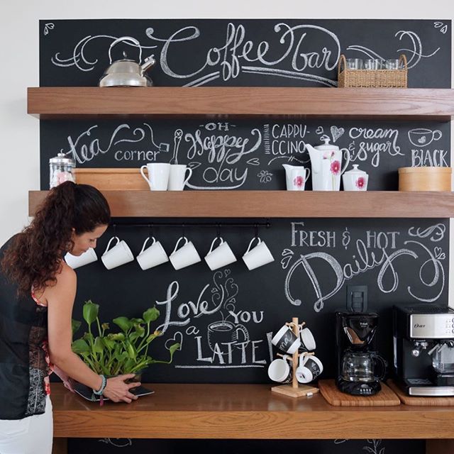 ¡Feliz viernes!!! ? Recordando este coffee bar que hice hace un par de años, mientras me preparo para un día ocupadito lleno de muchas vueltas... a ustedes, cómo les pinta?.Happy Friday!! ? Remembering this coffee bar I made a couple of years ago, as I get ready for a busy day ahead. How’s your day so far?.#casahausdesign #coffebar #interiorinspo