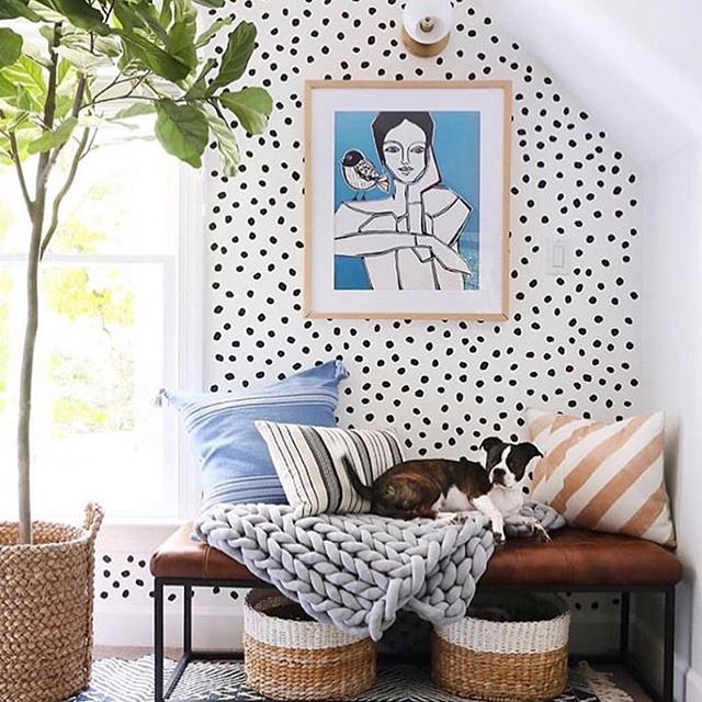 Este rinconcito podría ser mi favorito en el mundo mundial ? Es tan alegre y perfecto, ideal para un domingo en casa, ¿no creen? ?  Por supuesto, es de la talentosa @sunnycirclestudio... una cuenta imperdible ? ¡Feliz domingo a todos!!!.This is probably my most favorite nook ever ?? So happy and bright, perfect for a Sunday afternoon ? Of course, by the talented @sunnycirclestudio! If you still don’t follow her, you must!!! She sure is #onetofollow ?.#casahaus #interior #interiordesign #interiorismo #decoracion #smallspacestyle #espaciosqueinspiran #diseñodeinteriores #windownook #dreamhome #homesweethome #howwedwell #apartmentherapy #decoideas #homedecor