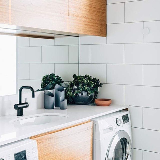 ¡Bonito día!!! ? Hoy en el blog, los cuartos de lavado más chiquitos y bonitos del mundo!!! Porque todos los espacios en casa merecen estar bonitos, y éste no es la excepción ? Los espero con todas las ideas e inspiración para arrancar la semana bien ??? Todo en ??casahaus.net? (Hermoso espacio diseñado por @bybrunostudio).Happy Monday!!! ? Sharing the prettiest, tiniest laundry rooms on the blog today (like this gorgeous one, by @bybrunostudio). More ideas and inspiration in today’s post (link in profile?).#tinylaundry #laundryroom #laundryroomdecor #home #cuartodelavado #lavanderia #homedeco #decoidea #decoracion #homedecor #interiordesign