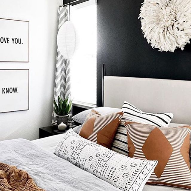 Lunes con sabor a domingo ☺️ aunque yo desde temprano he estado trabajando... ¿y ustedes? Por cierto, hoy tenemos una nueva ganadora de #myglobalvibe y debo decir que estoy encantada con ella!! Conozcan a @maggiemillerinteriors ??.Si les gusta el estilo monocromático, moderno pero con toques vintage, entonces pásense a conocerla, ¡pues su casa les fascinará!!!.Tú también únete usando nuestro #myglobalvibe para que podamos conocer tus espacios y tener la oportunidad de resultar ganadora!! Para hacerlo:.1. Etiqueta tus fotos con #myglobalvibe ?.2. Síguenos para poder ver tus fotos y elegirte:@katechipinski ??@lauraloptru ??@casahaus ??@42_designs ??@erica_zuccala ??@felicity_place ??@the_bully_side_of_life ??Y nuestra ganadora esta semana: @maggiemillerinteriors ??.Gracias a nuestra ganadora de la semana pasada @thelifestyledhome! .A etiquetar sus fotos para participar!!! ?.#casahaus #interiors #dreambedroom #bedroomgoals #decoracion #diseñodeinteriores #interiorismo #smallspace #espaciosqueinspiran #howwedwell #apartmenttherapy #onetofollow #decoideas #homedecor #homesweethome #ideasdeco #recamaras #recamara #casas #casa
