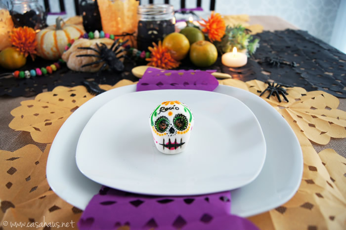A beautiful Halloween & Day of the Dead tablescape / Una hermosa mesa para Halloween y Día de Muertos - Casa Haus Deco