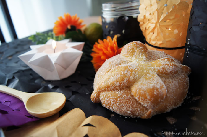 A beautiful Halloween & Day of the Dead tablescape / Una hermosa mesa para Halloween y Día de Muertos - Casa Haus Deco