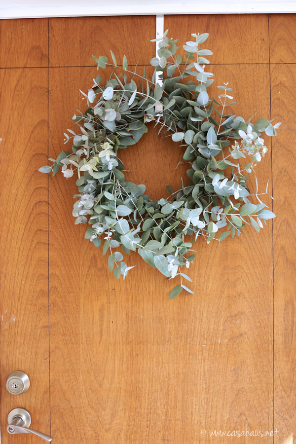 DIY eucalyptus wreath // Cómo hacer una corona de eucalipto // Casa Haus