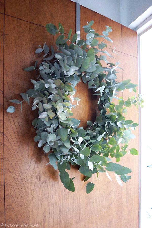 DIY eucalyptus wreath // Cómo hacer una corona de eucalipto // Casa Haus
