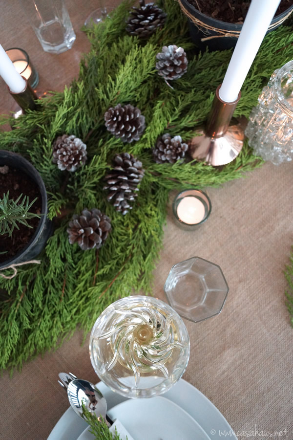 Rustic Christmas table setting // Mesa rústica para Navidad // Casa Haus