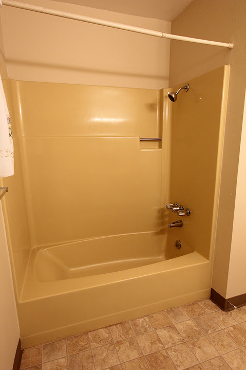 Gorgeous bathroom makeover // Antes y después: hermoso baño rústico con toque marroquí // casahaus.net