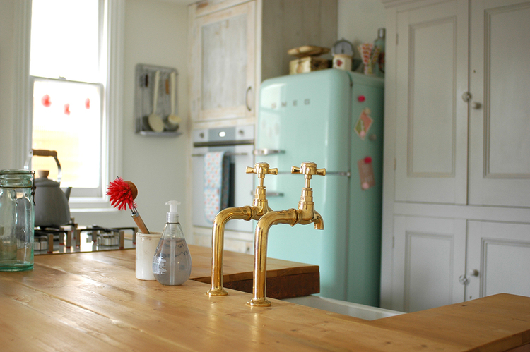 Lovely modern vintage kitchen // Hermosa cocina vintage moderno // casahaus.net