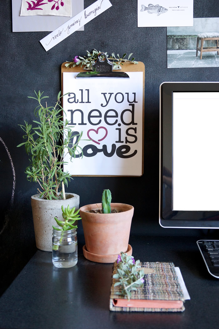 Nordic inspired office with plants / Nuestra oficina en casa / casahaus.net