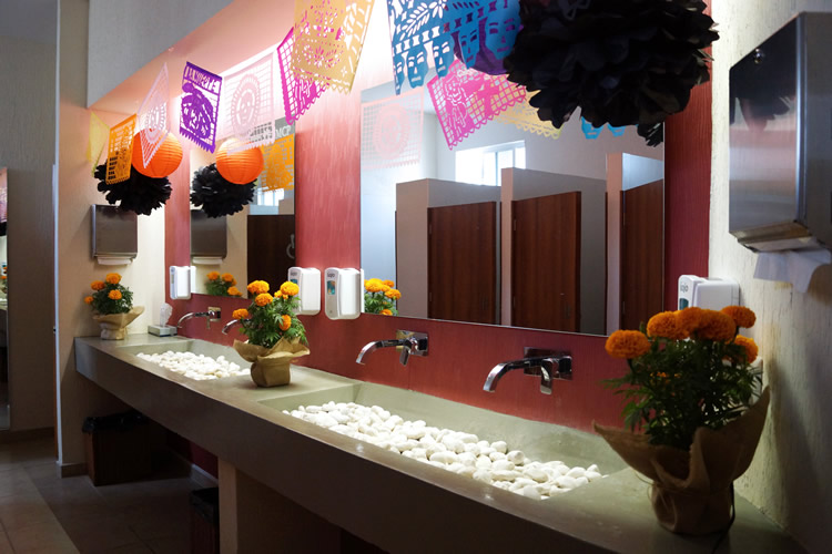 https://casahaus.net/2015/05/diy-flores-de-papel/