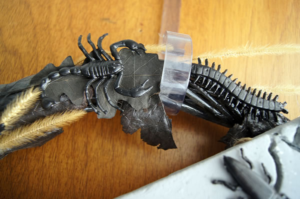 DIY Halloween wreath / Cómo hacer una corona para Halloween y Día de Muertos // casahaus.net
