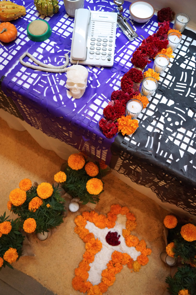 Day of dead altar / Altar para el Día de Muertos // casahaus.net