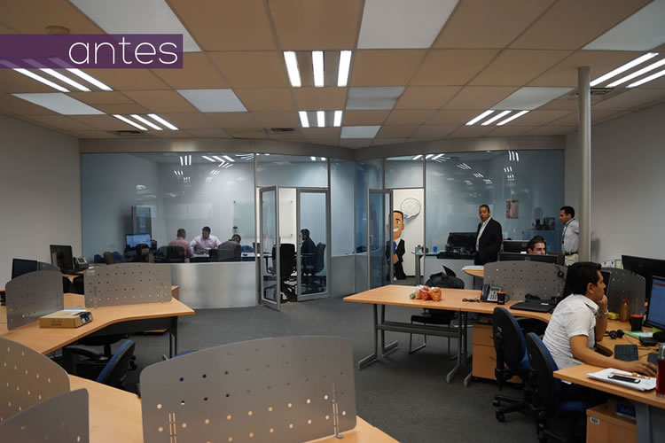 BMC Software corporate office design (paint and decal only makeover) / Transformación de oficinas con sólo pintura y viniles por Casa Haus Deco