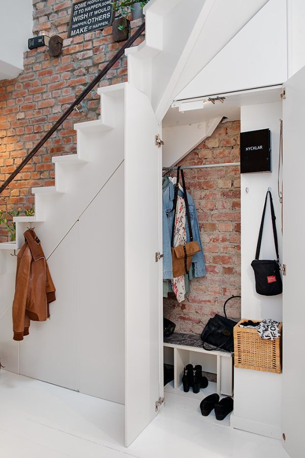 10 great under the stairs ideas / 10 ideas para aprovechar el espacio debajo de las escaleras / Casa Haus