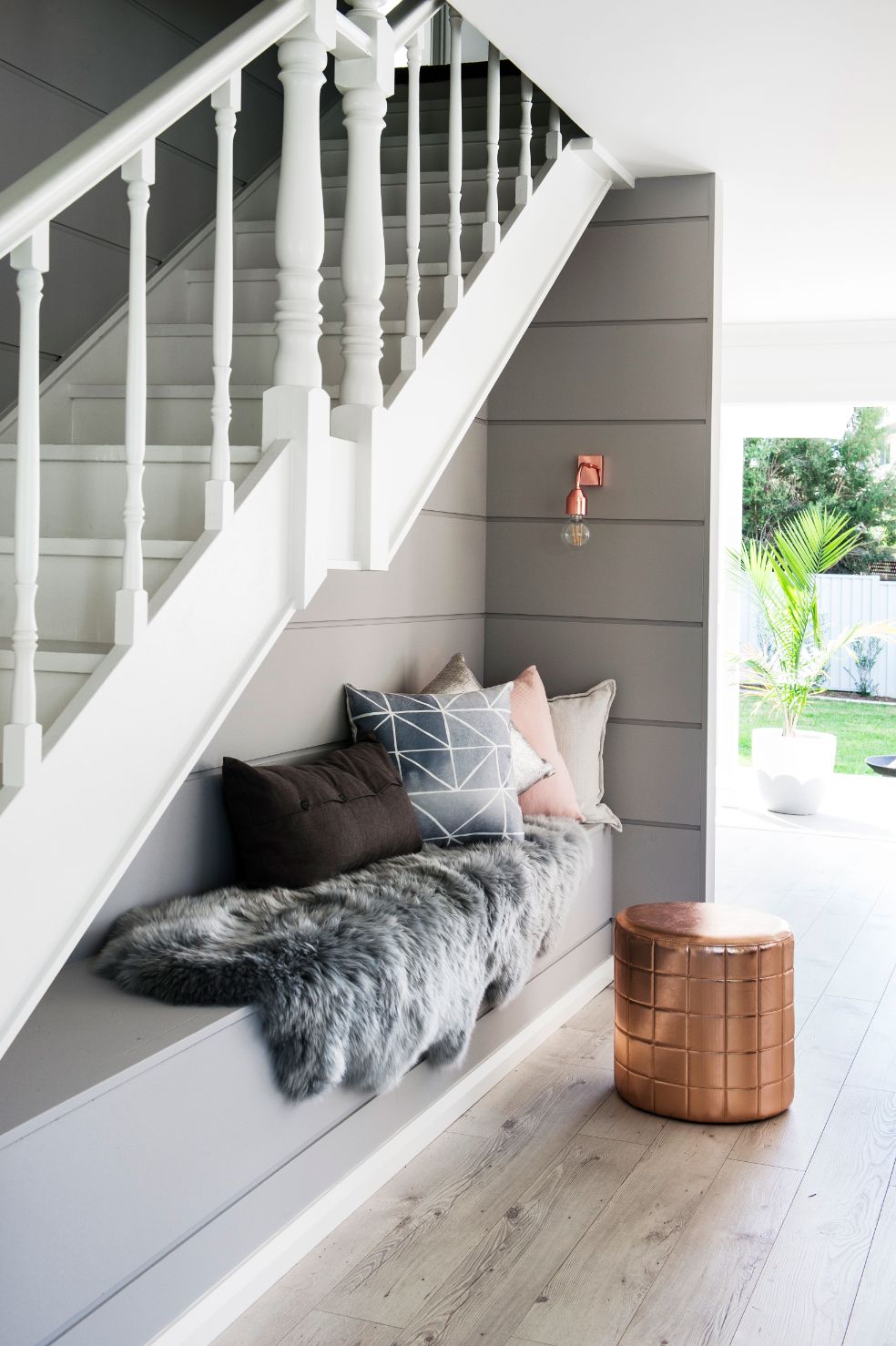 10 great under the stairs ideas / 10 ideas para aprovechar el espacio debajo de las escaleras / Casa Haus
