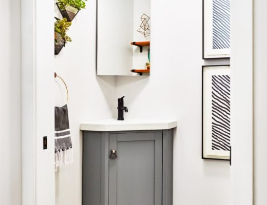 Sabrina Soto's powder room mini makeover / Transformación de un medio baño con pintura