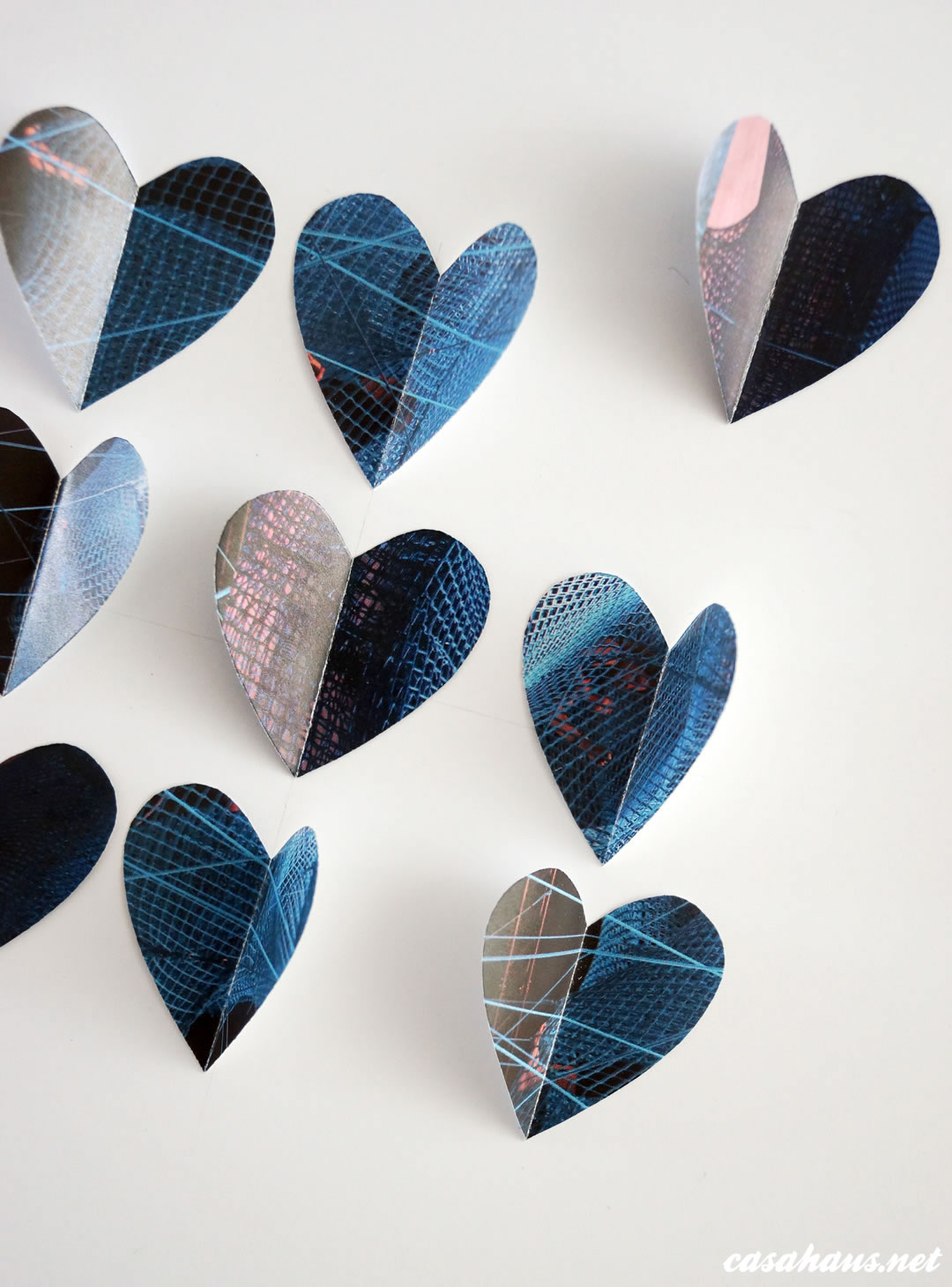 DIY Valentine's Gift Art / Lindo y moderno cuadro de corazones para San Valentín - Casa Haus Deco