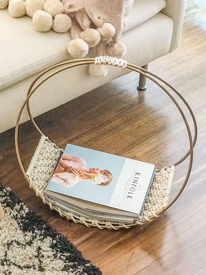 Revistero moderno de macramé