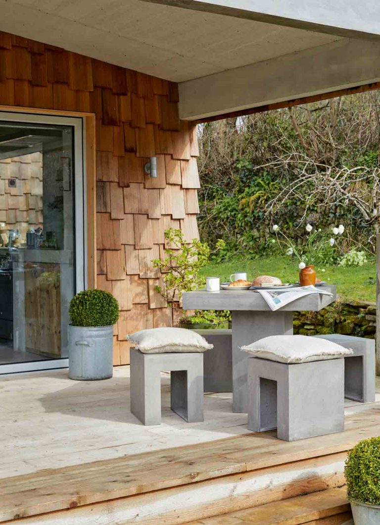 Comedor de exterior hecho de concreto