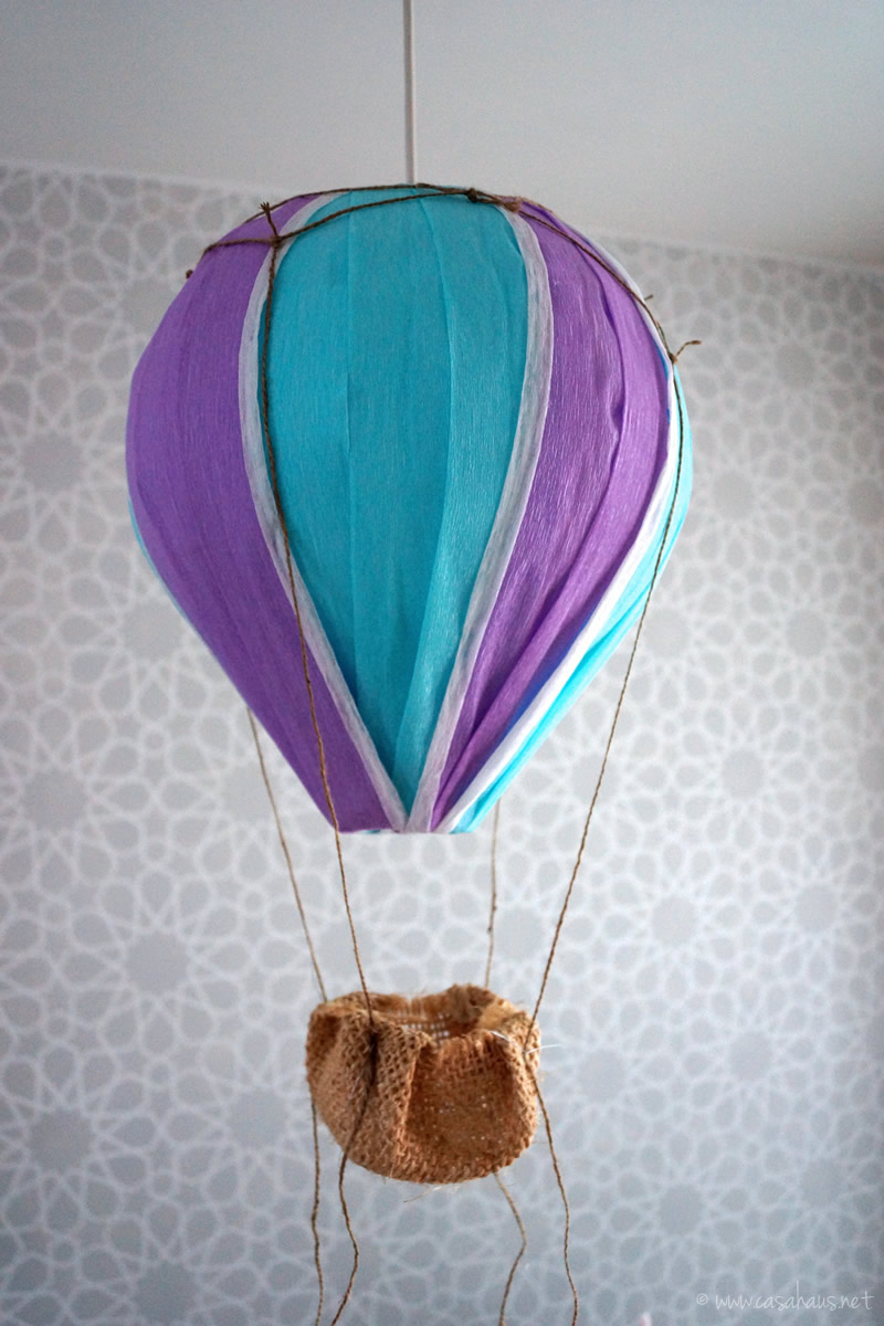Lovely DIY hot air balloon // Globo aerostático hazlo tú mismo // casahaus.net