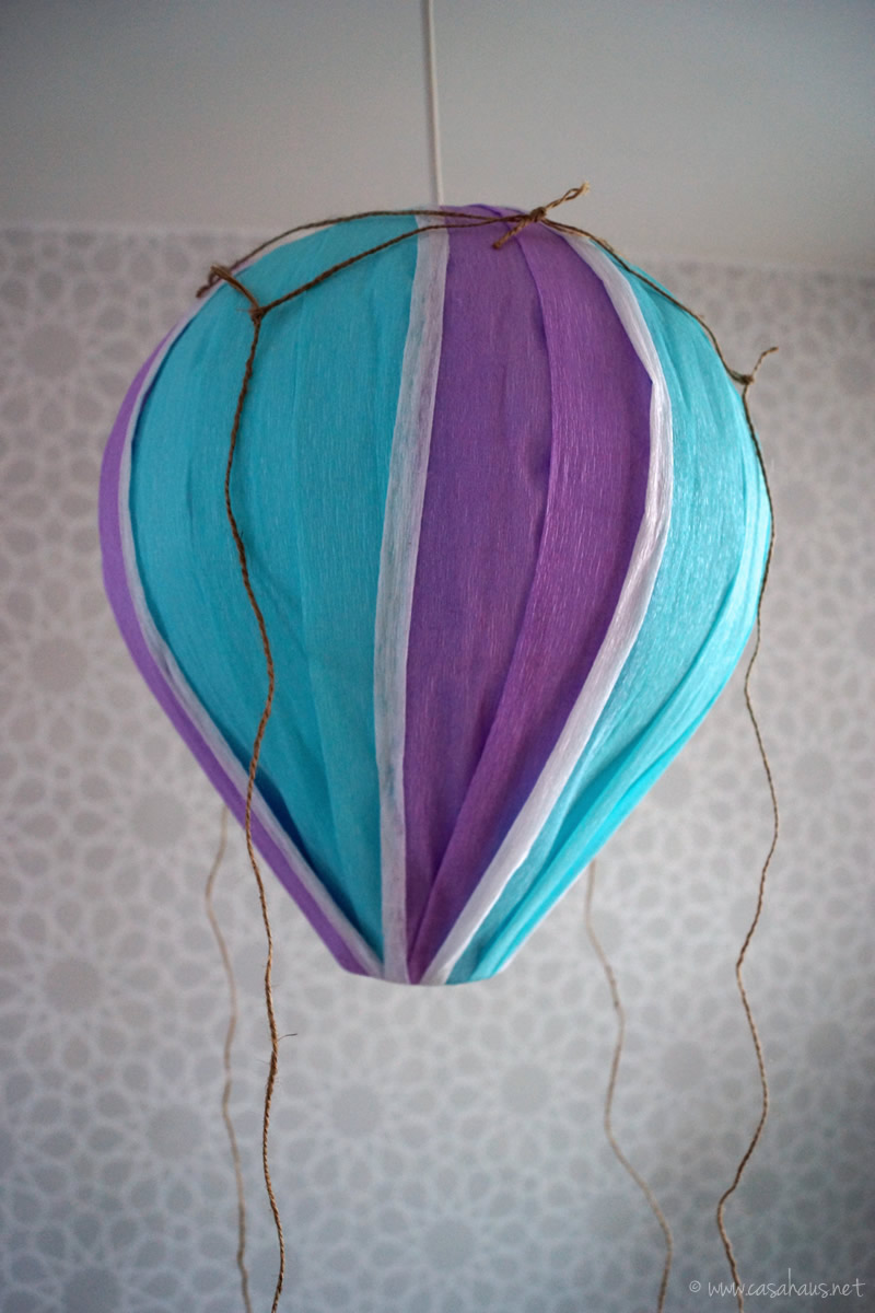 Lovely DIY hot air balloon // Globo aerostático hazlo tú mismo // casahaus.net
