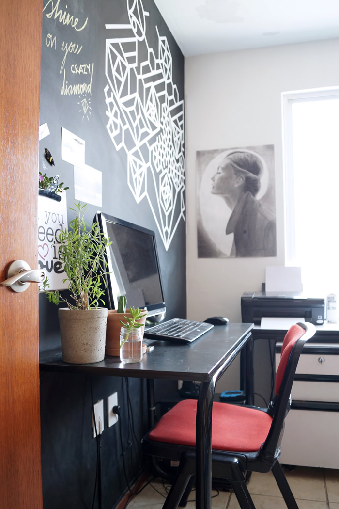 Nordic inspired office with plants / Nuestra oficina en casa / casahaus.net