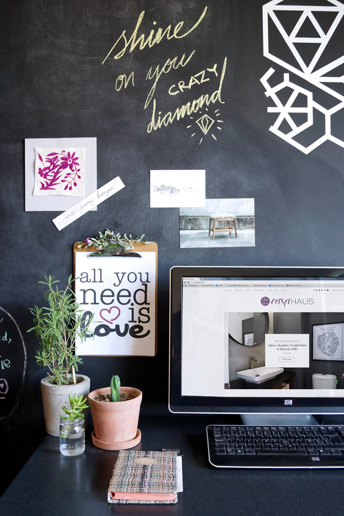 Nordic inspired office with plants / Nuestra oficina en casa / casahaus.net
