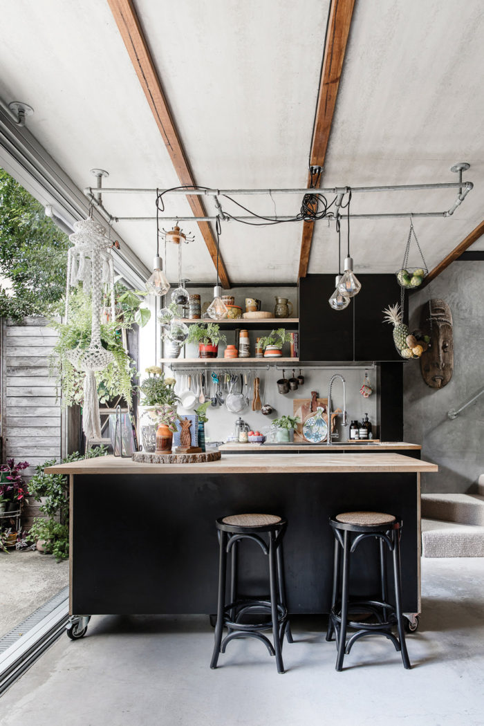 Concrete and plywood kitchen / Cocina de concreto y triplay